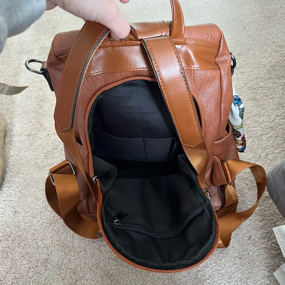 Backpack - Picture 5 of 7